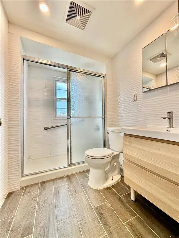 132-20 82nd ST, Brooklyn, NY 11417
