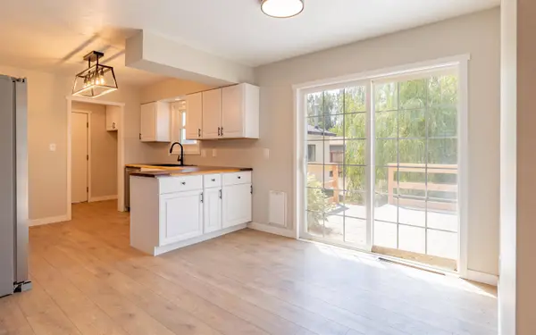 912 E Madison St, Powell, WY 82435