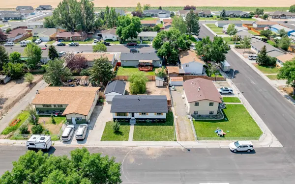 912 E Madison St, Powell, WY 82435