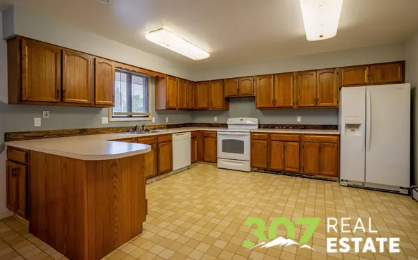 20 Casper Dr, Cody, WY 82414