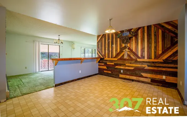20 Casper Dr, Cody, WY 82414