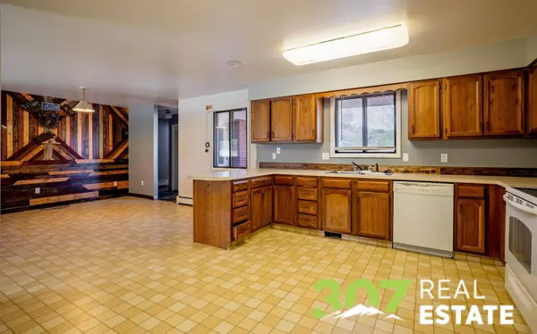 20 Casper Dr, Cody, WY 82414