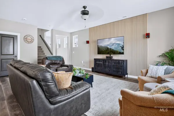 210 W Haniken St, Meridian, ID 83642