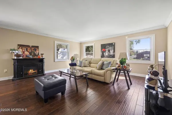 58 Knox Lane, Manalapan, NJ 07726