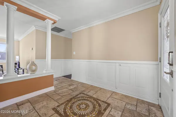 58 Knox Lane, Manalapan, NJ 07726