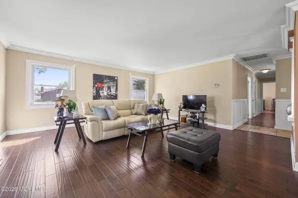 58 Knox Lane, Manalapan, NJ 07726
