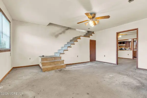 712 Monmouth Parkway, North Middletown, NJ 07748