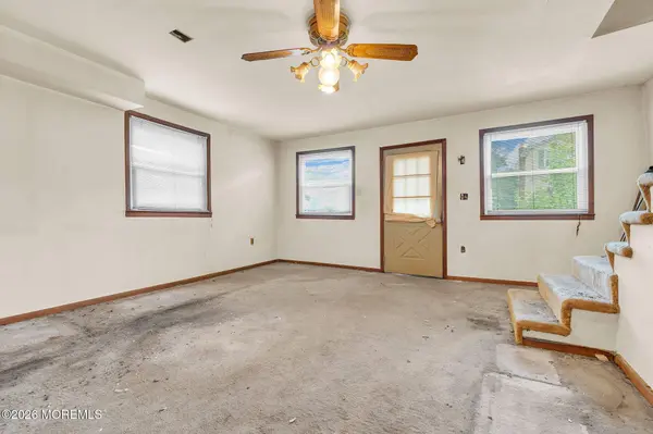 712 Monmouth Parkway, North Middletown, NJ 07748
