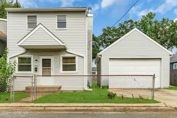 712 Monmouth Parkway