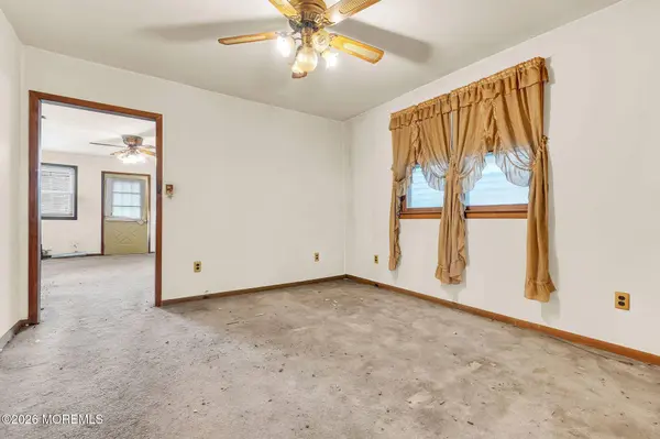 712 Monmouth Parkway, North Middletown, NJ 07748