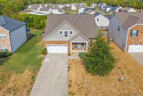 402 Barbaro Ct, Burns, TN 37029
