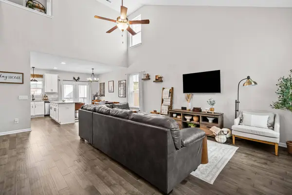 402 Barbaro Ct, Burns, TN 37029