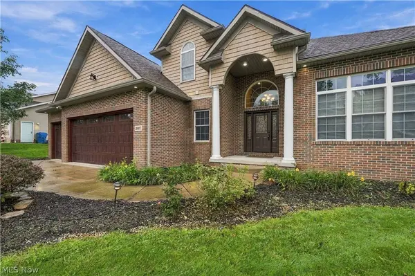 2807 Alexandria CT, Uniontown, OH 44685