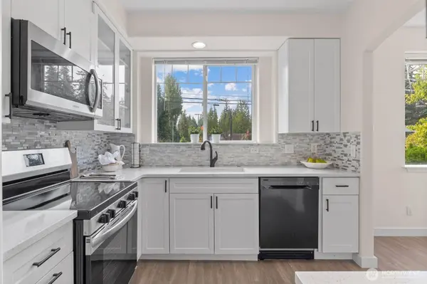 7009 196th ST SW #A-205, Lynnwood, WA 98036