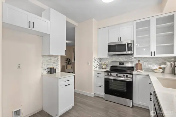 7009 196th ST SW #A-205, Lynnwood, WA 98036