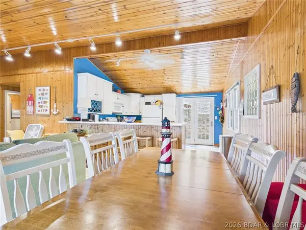 536 Shawnee View DR, Sunrise Beach, MO 65079