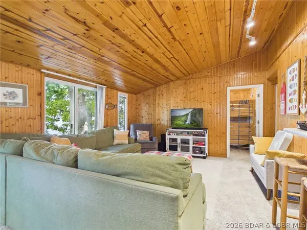 536 Shawnee View DR, Sunrise Beach, MO 65079