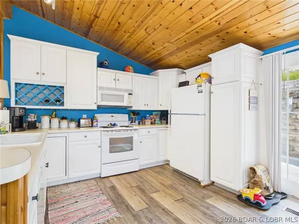 536 Shawnee View DR, Sunrise Beach, MO 65079