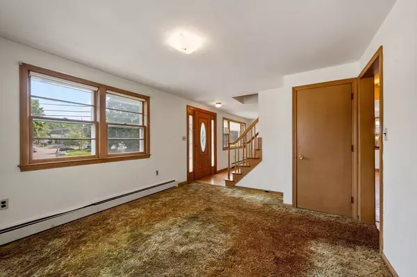 34 Buena Vista Ave, Salem, MA 01970