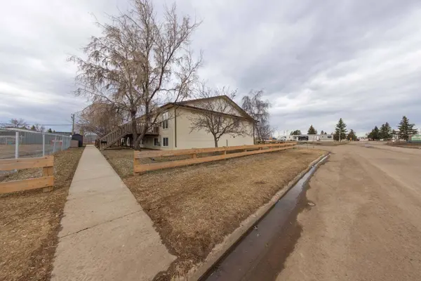 5219 57 ST #8, Lloydminster, AB T9V0V4