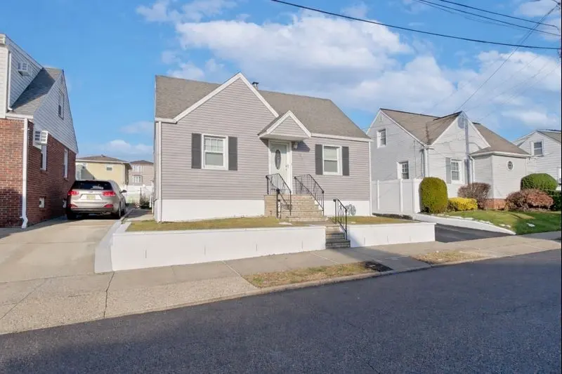 207 Lafayette AveLyndhurst, Nj 07071,