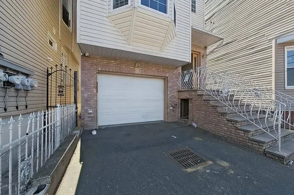 78 BEVERLEY ST, Newark, NJ 07108