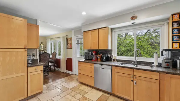 813 Castlewood Lane, Deerfield, IL 60015