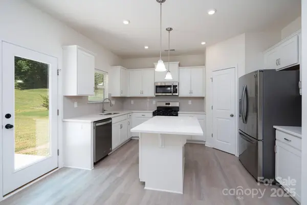 312 Settlers Grove LN, Salisbury, NC 28146