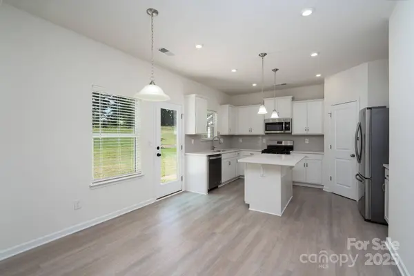 312 Settlers Grove LN, Salisbury, NC 28146