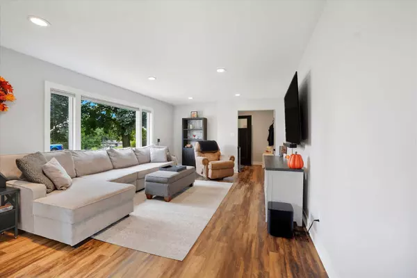 W230S2425 Morningside Dr, Waukesha, WI 53186