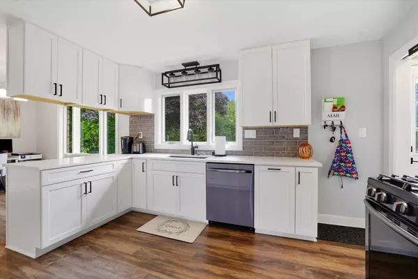 W230S2425 Morningside Dr, Waukesha, WI 53186