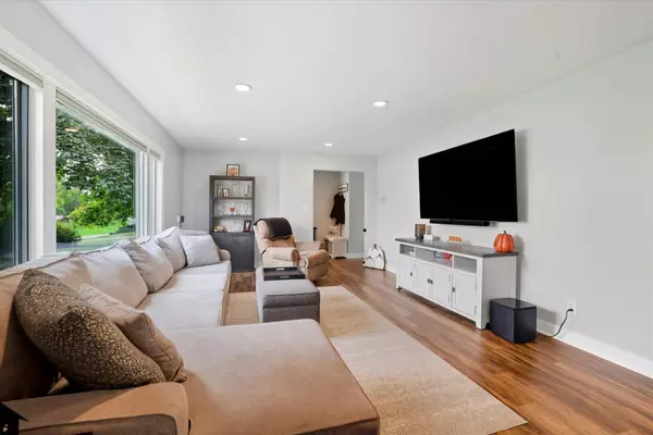 W230S2425 Morningside Dr, Waukesha, WI 53186