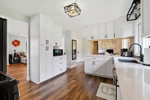 W230S2425 Morningside Dr, Waukesha, WI 53186