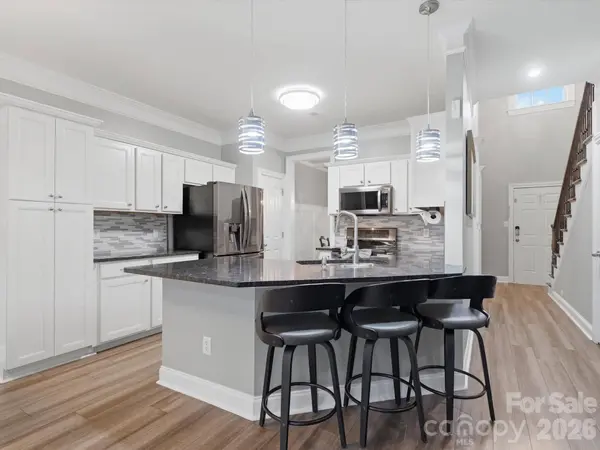 9414 Macquarie LN, Charlotte, NC 28227