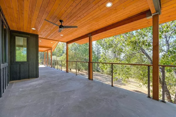 5205 Rooster LN, Somerset, CA 95684