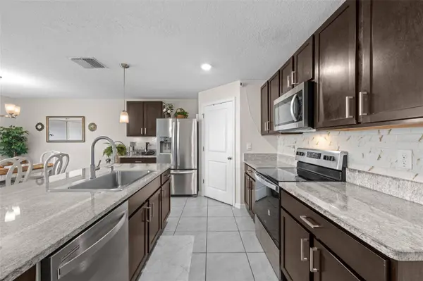 16742 SUNBURST LAKE ST, Wimauma, FL 33598