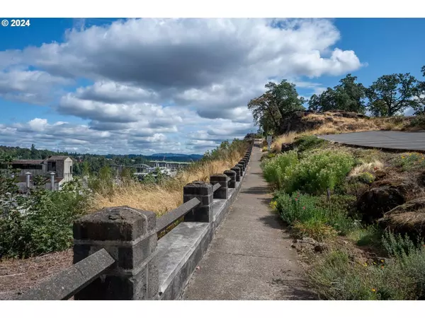 509 HIGH ST, Oregon City, OR 97045