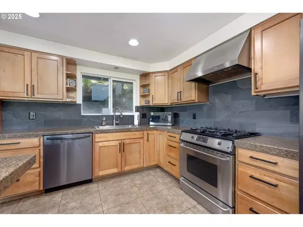 17304 PARKERS DR, Gladstone, OR 97027