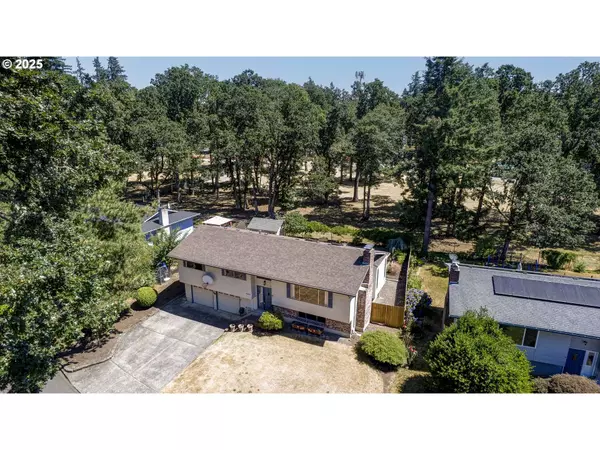 6930 OAKRIDGE DR, Gladstone, OR 97027