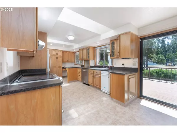 6930 OAKRIDGE DR, Gladstone, OR 97027