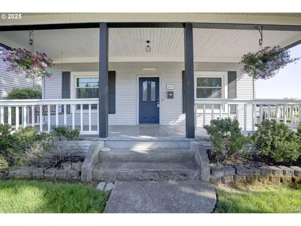 205 E HEREFORD ST, Gladstone, OR 97027