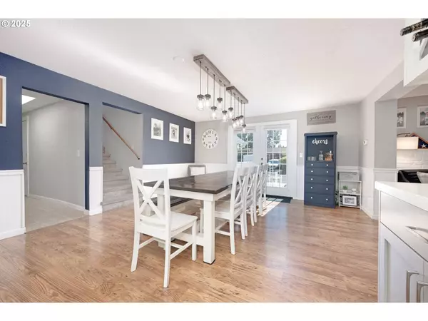 205 E HEREFORD ST, Gladstone, OR 97027