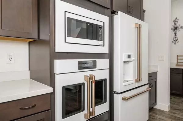 Phoenix, AZ 85042-8385,1221 E Paseo Way