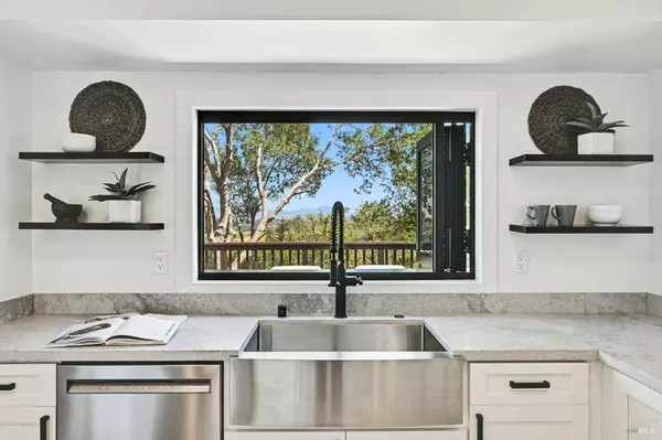 2560 Lewis DR, Sebastopol, CA 95472