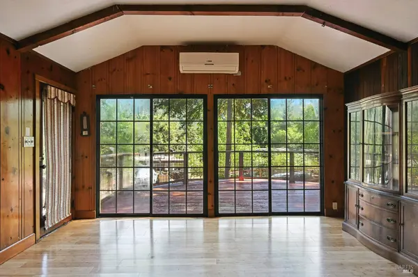 10293 Field LN, Forestville, CA 95436
