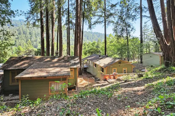 10293 Field LN, Forestville, CA 95436