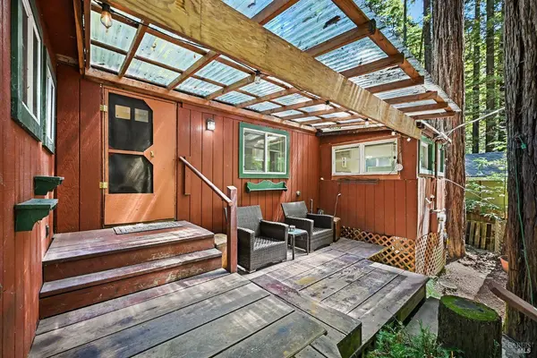 15320 Canyon 3 RD, Rio Nido, CA 95471
