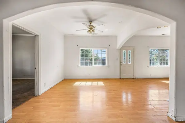 445 Windsor River RD, Windsor, CA 95492