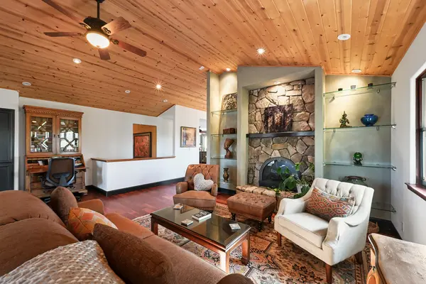 Livingroom/ Family Room 18921 TImber Point, Hidden Valley Lake