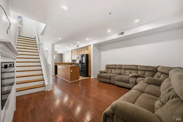 204 City Center DR, Rohnert Park, CA 94928